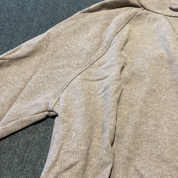 Tan sweater size medium universal thread - Picture 2 of 6